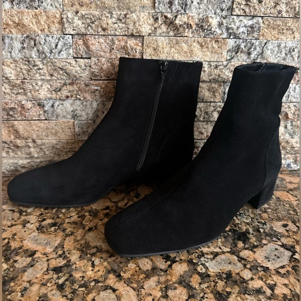Aquatalia Loretta Suede Bootie